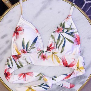 NWOT Floral Wrap Bikini Top